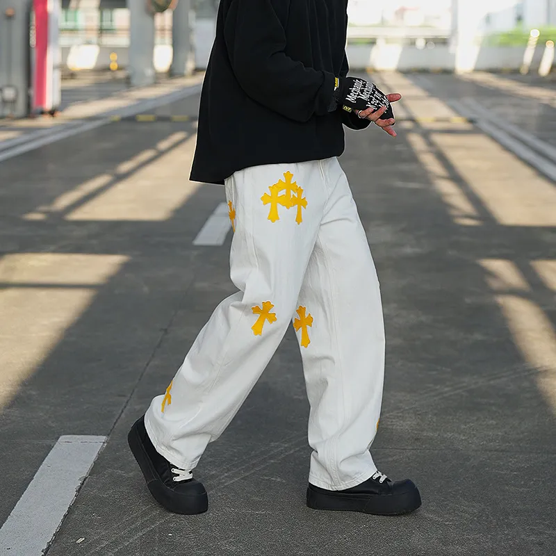 P236 💰 (Top version) chrome hearts ss25 new yellow Miami patchwork leather jeans. Styles with different wash textures, very friendly to people with thin legs and thick legs. The slightly flared version is very flattering to the leg shape. The timeless moderate length makes it easy to match casually. It has the basic styling foundation for various styles and is a must-have in the wardrobe! The fabric is stiff but also makes the upper body soft without losing texture. The washing process is even more perfect. It is a must-have item for everyone! ! !  Color: white Size: 30-32-34-36 30 32 34 36 Waist circumference 80 85 90 95 Sitting circumference 105 110 115 120 Foot opening 46 47 48 49 External length 102 103 104 105